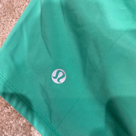 Lululemon Breeze-By Shorts Green Size 4 - Picture 3 of 4